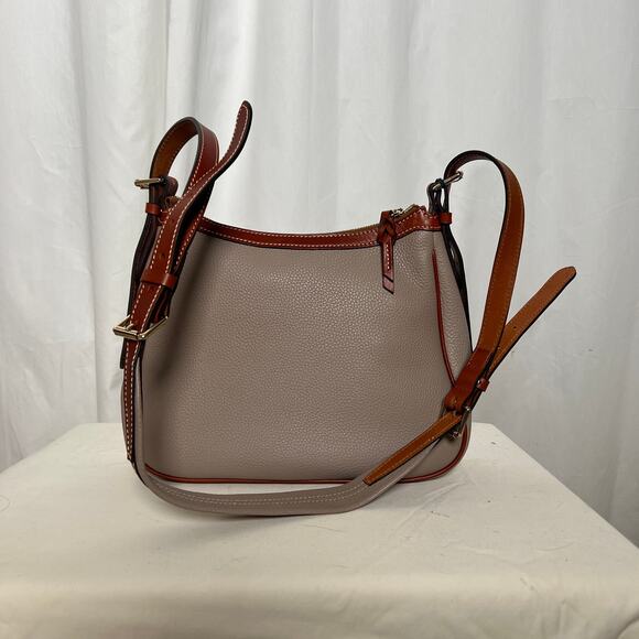 NWT Dooney & Bourke Pebble Grain Pocket Crossbody taupe/brown - Picture 5 of 8